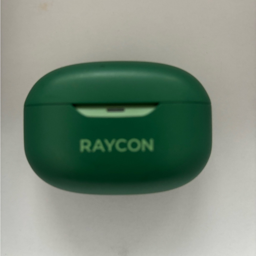 Raycon Green everyday Earbuds a few months old . Like new